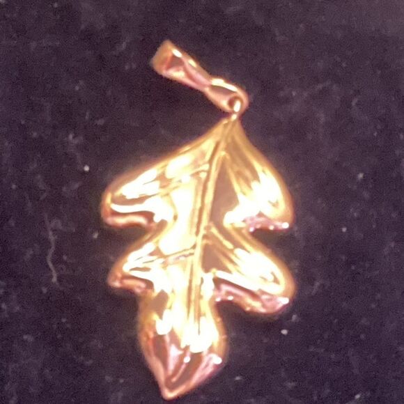 Shiny Goldtone Oak Leaf Enhancer - Picture 1 of 6